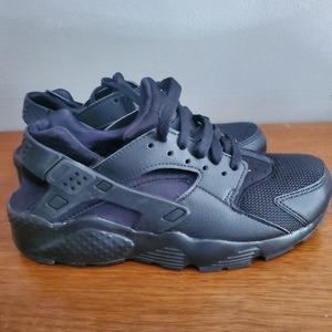 black huaraches nike